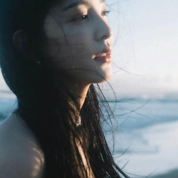 钻石舌头海报